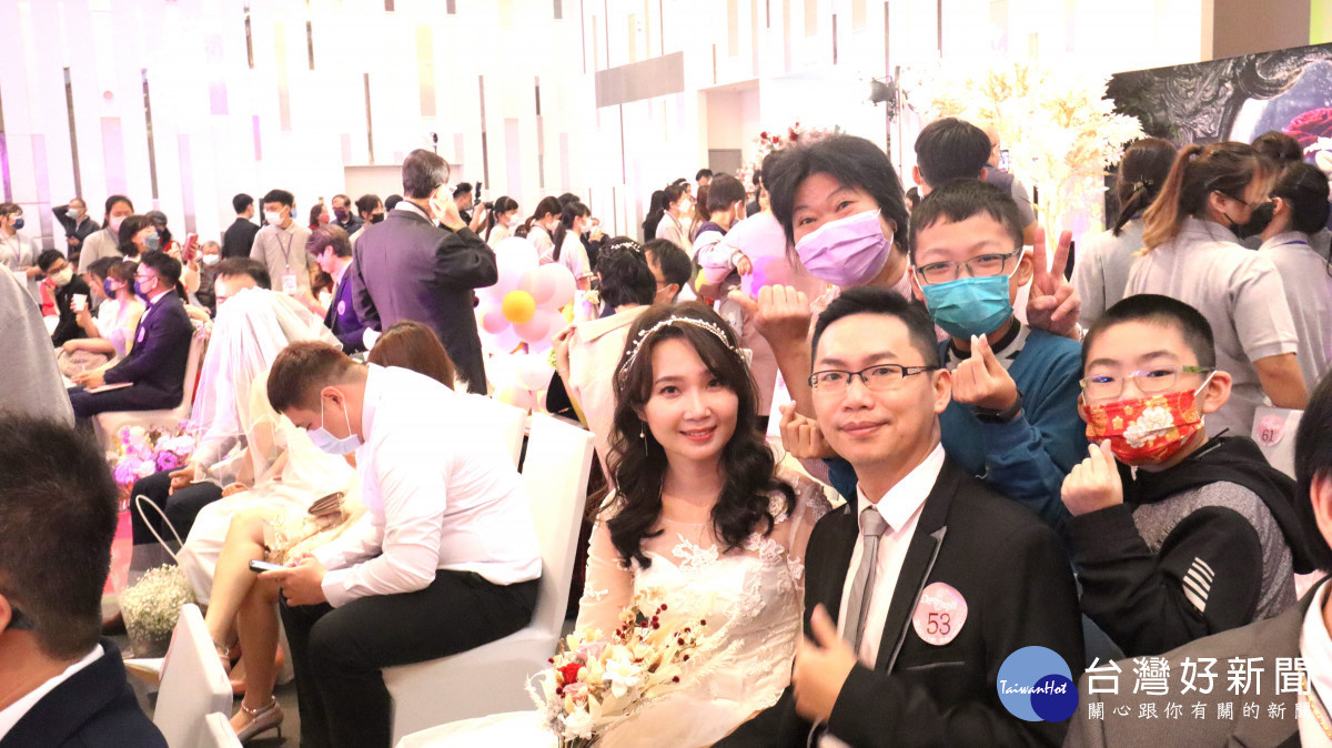 從宜蘭來的林來好一家為孩子祝福!<br /><br /> <br /><br />