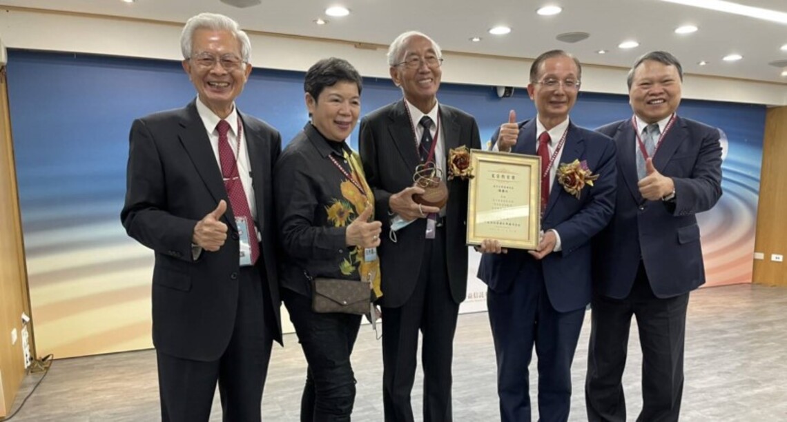 義守大學榮譽校長傅勝利不忘初心   榮獲第十屆星雲教育獎 - 終身奉獻教育獎