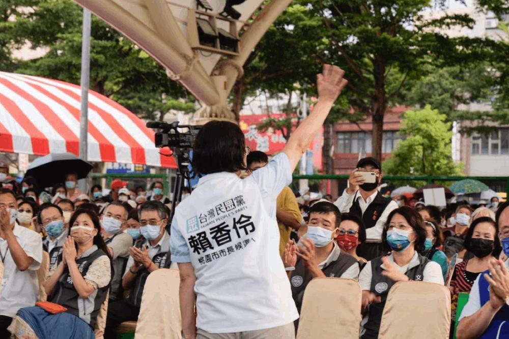 有影/【賴香伶專訪4-2】推「囤房特別稅」注重居住正義 減緩年輕人負擔 42 賴香伶與群眾