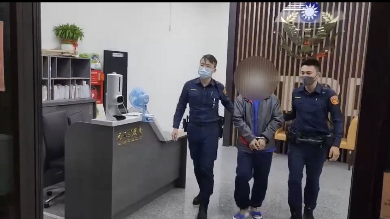 圖片說明:板橋警經連日追查,終將嫌犯拘捕到案移送。(記者戴昱弘翻攝)