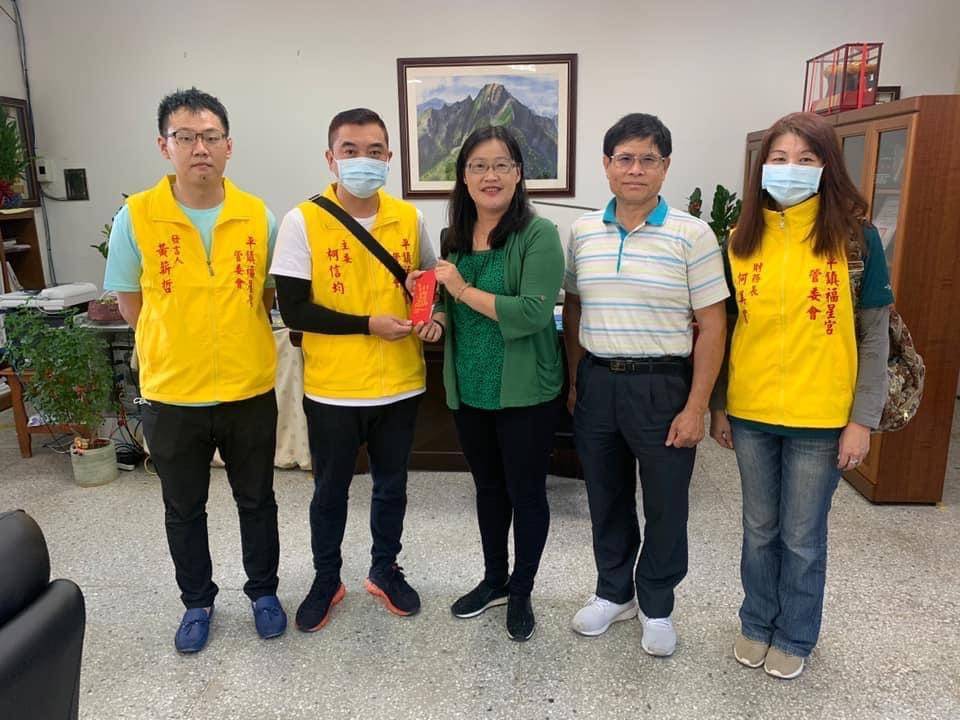 圖片說明:近幾年轉型從商進而逐漸淡出政治圈的黃薪哲(左一),大多只在公益場合能見其身影。(圖/翻攝自黃薪哲臉書)