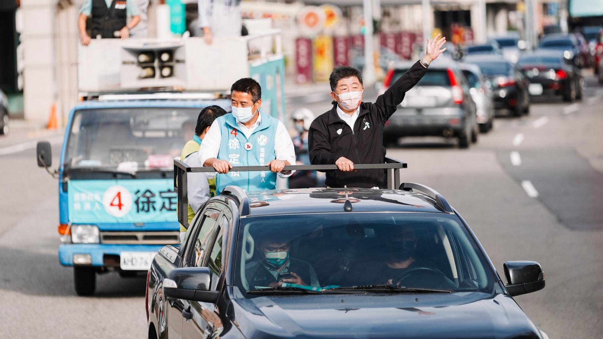 繼上月16日《菱傳媒》爆料勘災時座車搶快闖紅燈、違停,陳時中再爆座駕一夜違規5次。