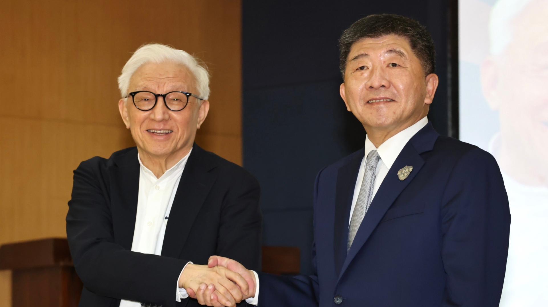 聯電前董事長曹興誠今天舉行記者會,為陳時中說公道話。林啟弘攝