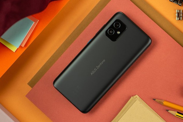 十月降最多的旗艦機Zenfone 8.jpg