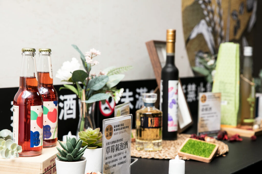 極品品釀2022臺灣農村酒莊美酒新品成果發表會共發表5款新酒,歡迎於 111 年 11 月 18 日至 21 日至「 2022 臺北國際酒展」,共享農村美酒好滋味(禁止酒駕,酒前酒後不開車,安全有保障;未成年請勿飲酒)