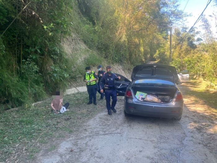 女竊嫌拒檢衝撞警逃逸! 苗警1小時內圍捕逮人