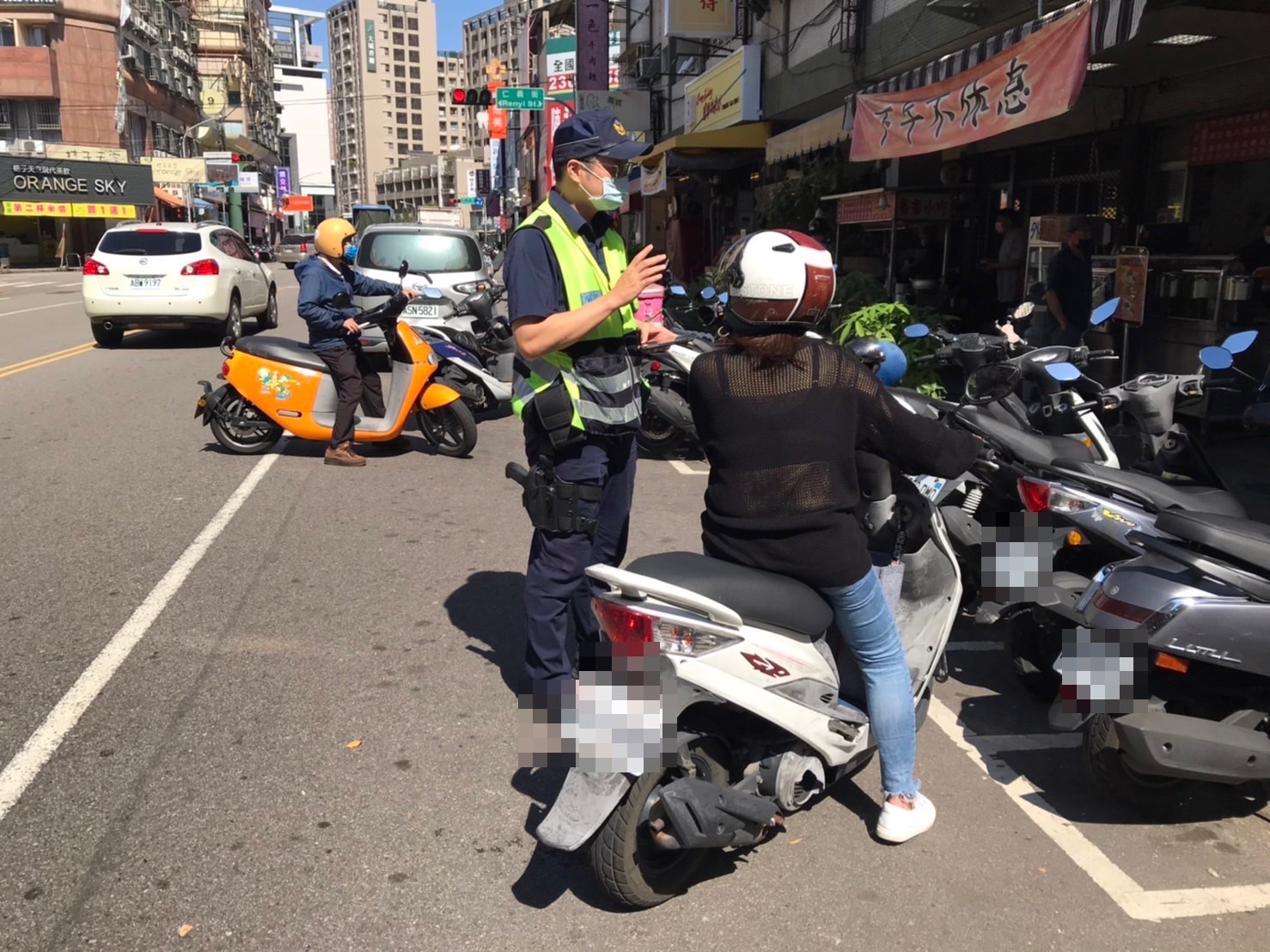 圖片說明：中市警為有效降低青少年無照駕駛行為，持續加強防制青少年危險駕車暨利用各項執法作為加強稽查未滿18歲青少年無照駕駛行為。(記者林㤈輝翻攝) 