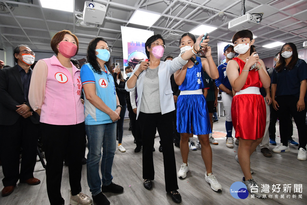 彰化縣啟動第一座元宇宙智慧館在彰化藝術高中揭牌啟用。圖/彰化縣政府提供