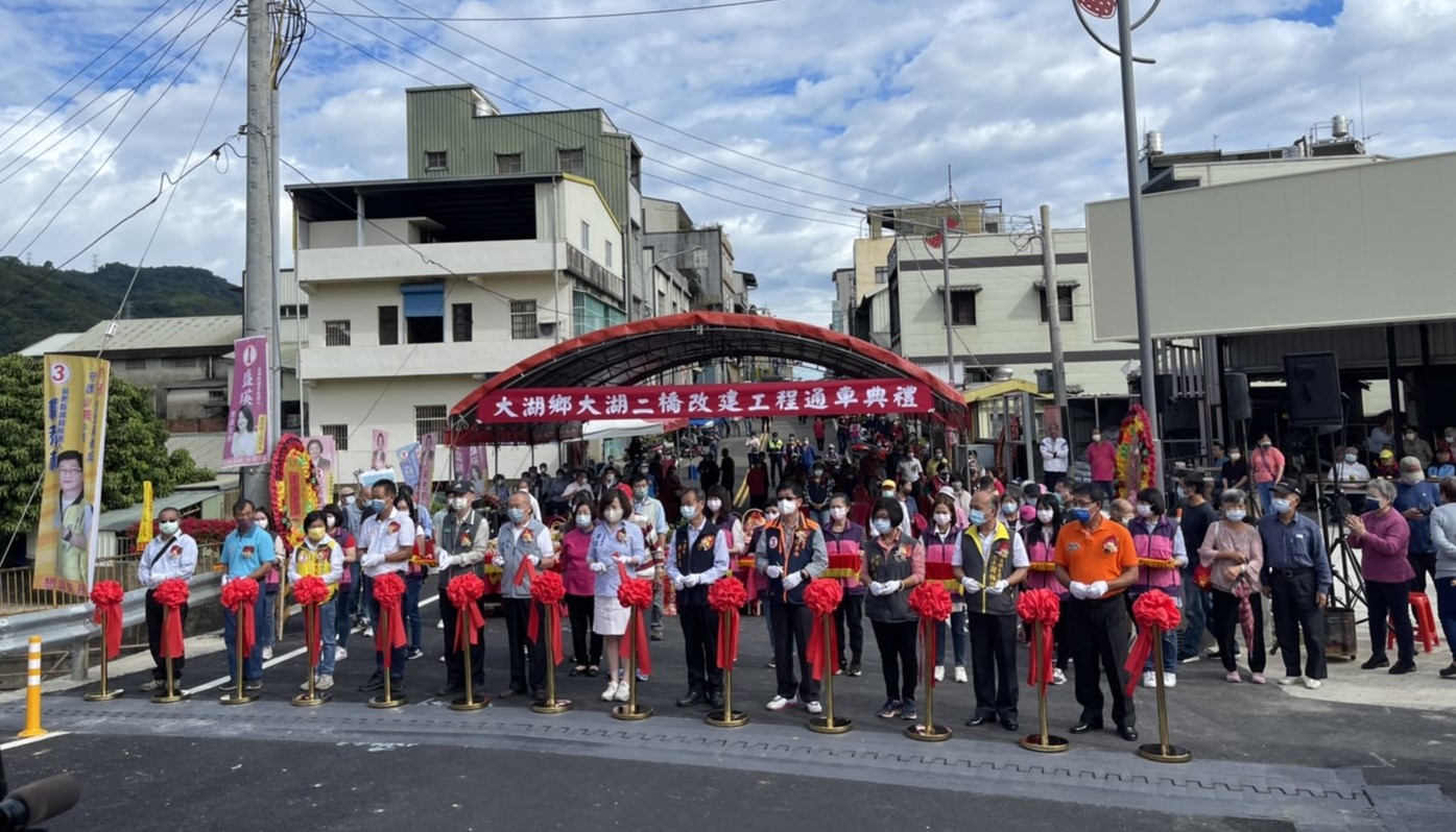 ▲獲評選為「金路獎」大湖二橋的通車典禮，苗栗縣長徐耀昌到場剪綵 (圖/苗栗縣警察局 提供)
