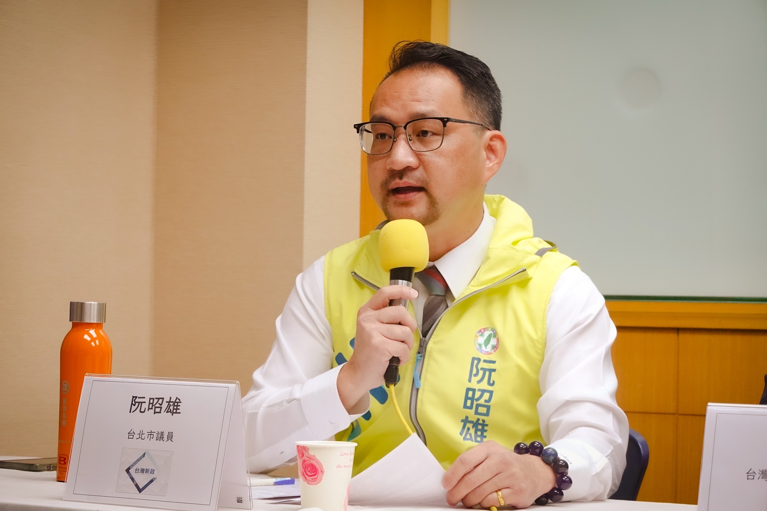 圖片說明:阮昭雄表示,「中和發言人」張志豪在市政上對新北市長侯友宜的監督可說是不遺餘力。(記者宋紹誠攝)