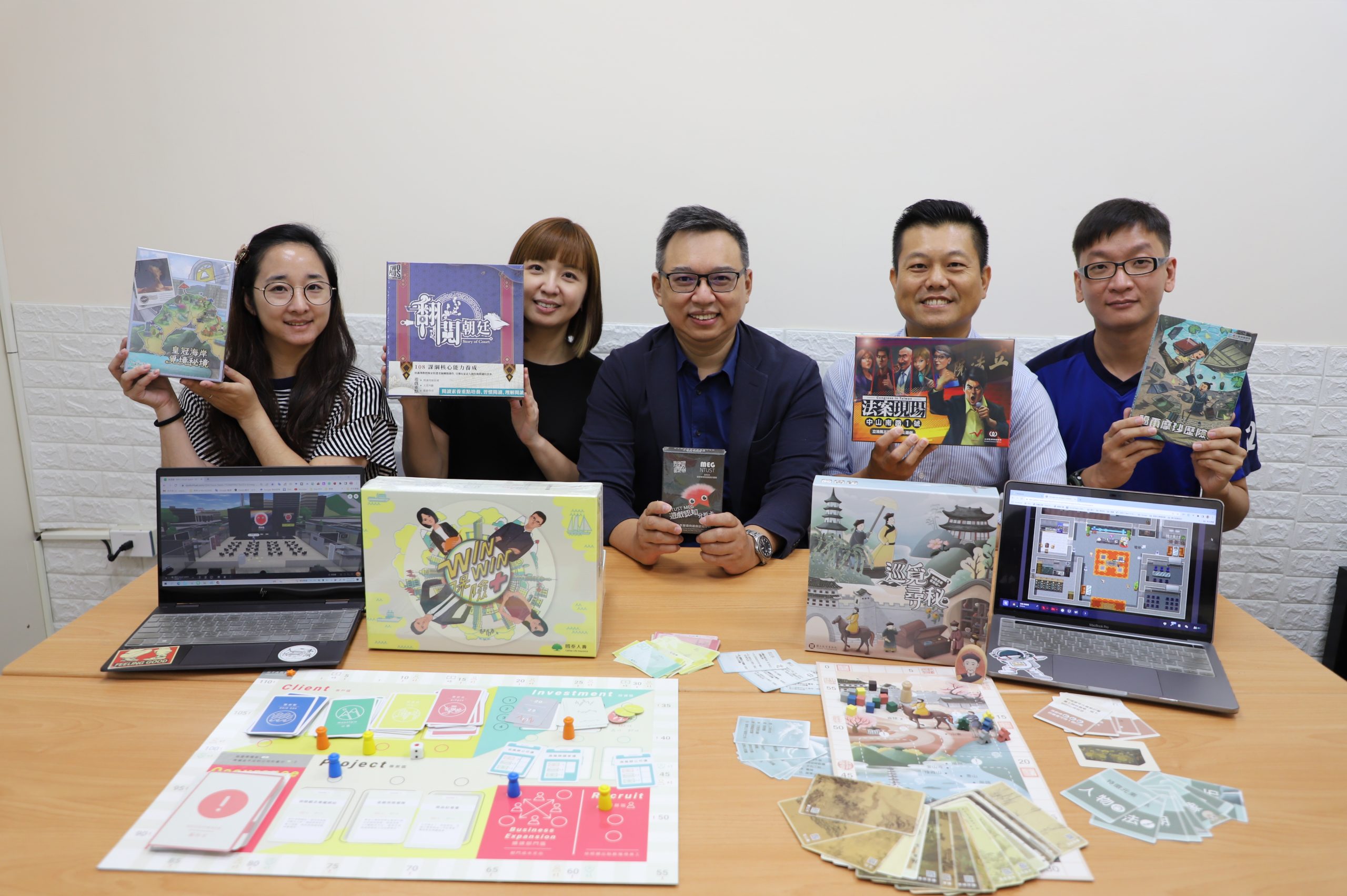 連續兩年獲國際教育遊戲競賽大獎 臺科大侯惠澤教授團隊翻轉桌遊
