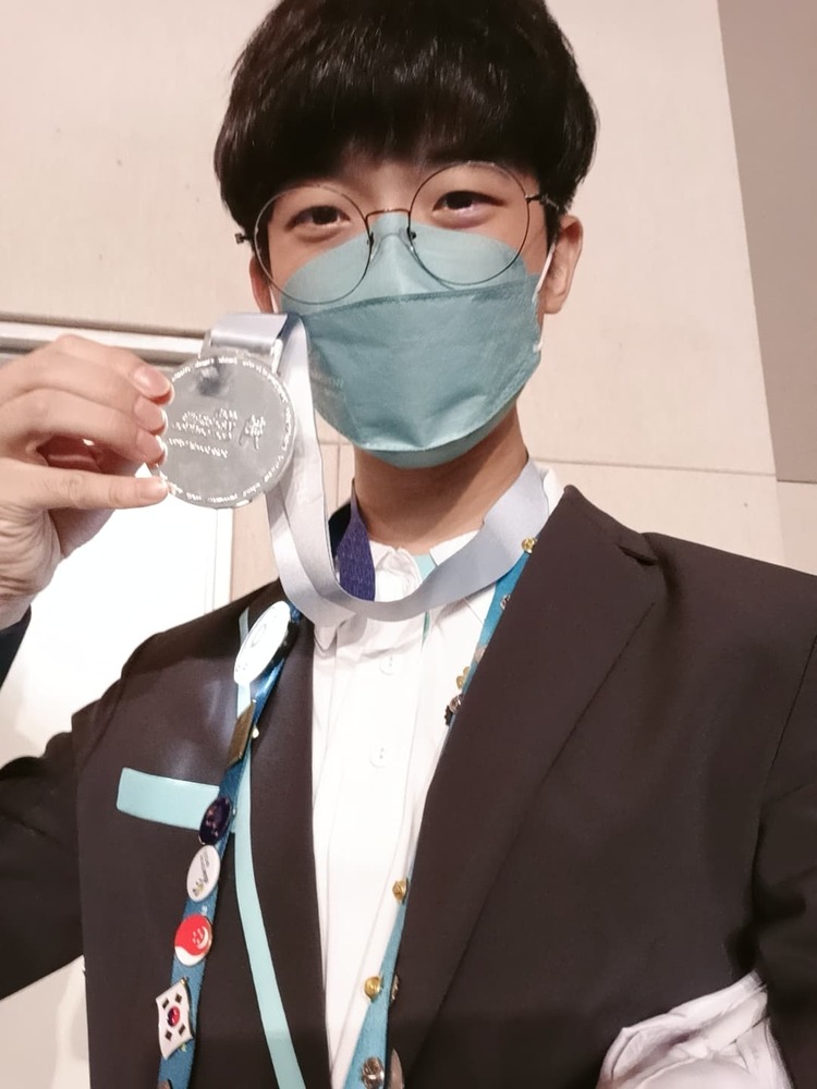 漾新聞|海青工商畢業生世界技能競選摘2銀1銅1優勝揚威國際