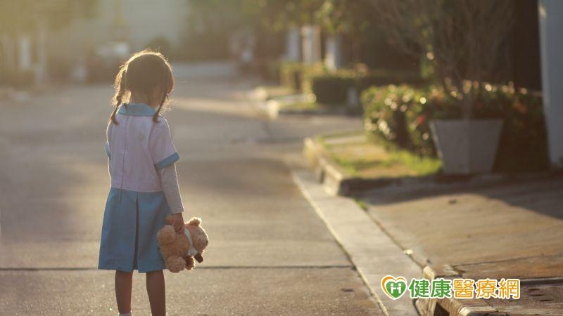 擦修護霜導致初經提早、男孩長乳房! 家長如何把關?