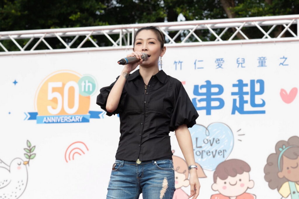 公益女神林曉培金曲開唱回憶殺