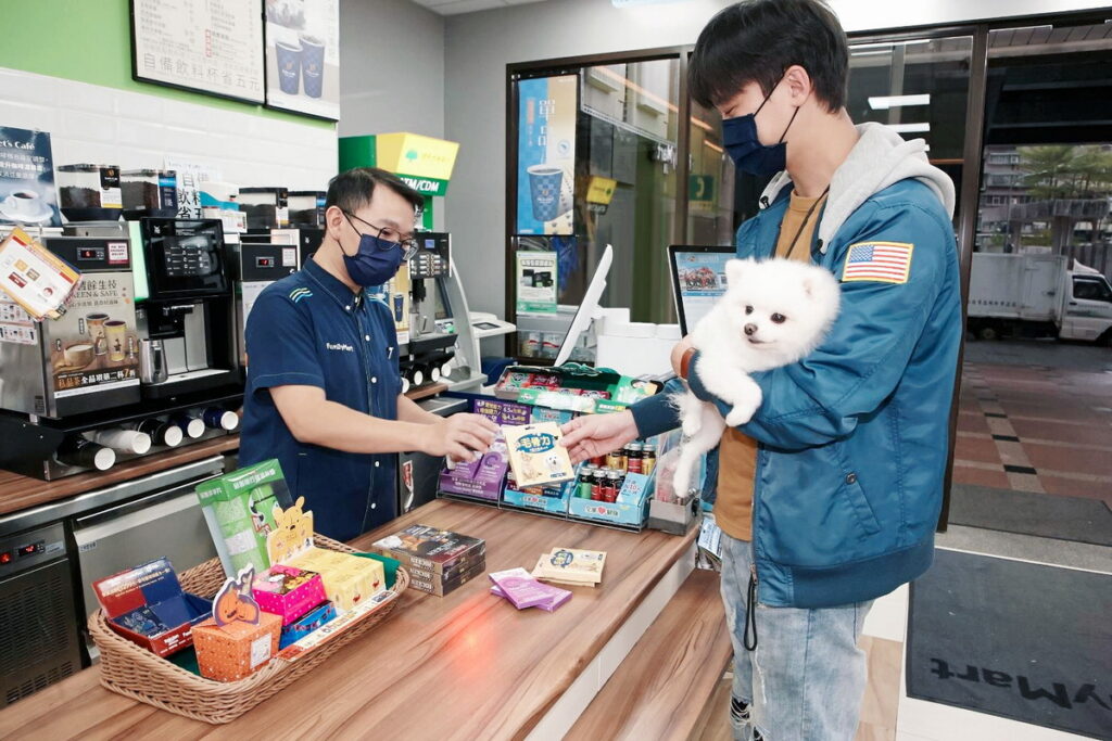 即日起,凡在全家便利商店購買東森寵物「毛骨力」商品 ,掃描盒內QR CODE,消費登錄即可