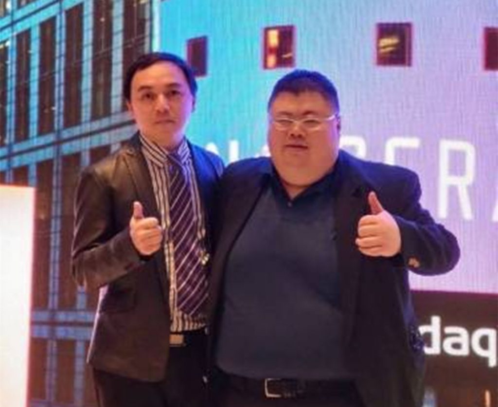 圖:鉑鍶國際控股股份有限公司創辦人CEO WILLIAM林昌平（左）Jeff鄭英杰董事長（右）合影。(圖/鉑鍶國際提供)