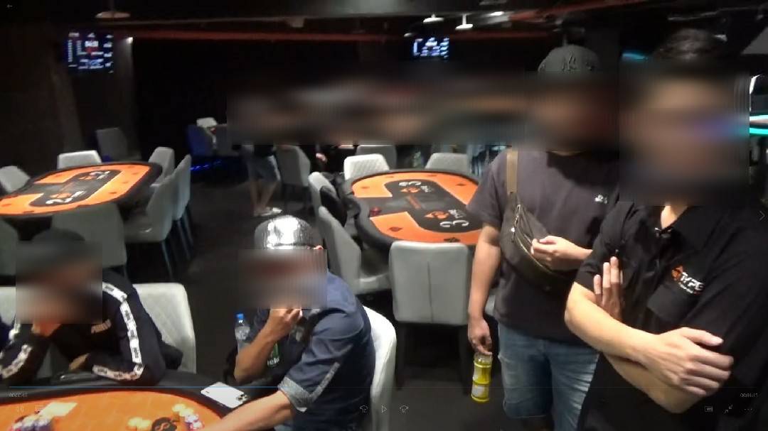 ▲警方破獲隱身大樓之德州撲克職業賭場,查獲員工10人及賭客31人 (圖/台中市警察局 提供)
