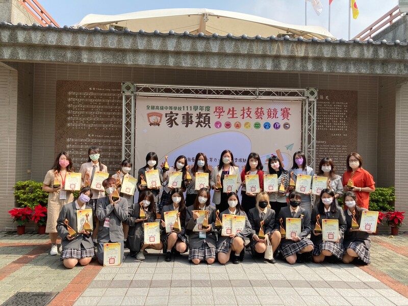 漾新聞|三民家商全國技藝競選四科披金戴銀11人獲獎全國制霸