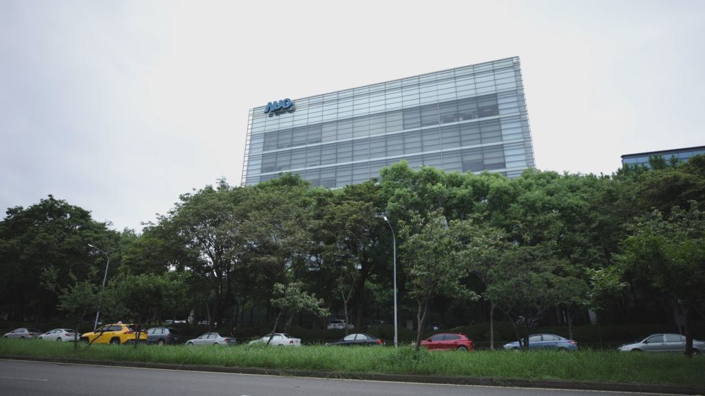 將綠色承諾落實於生產流程 友達重視永續獲美頒「製造業領袖獎」