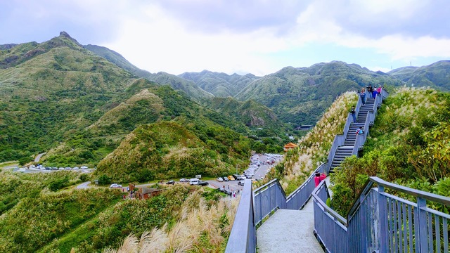 報時山步道是九份輕鬆賞芒首選.jpg