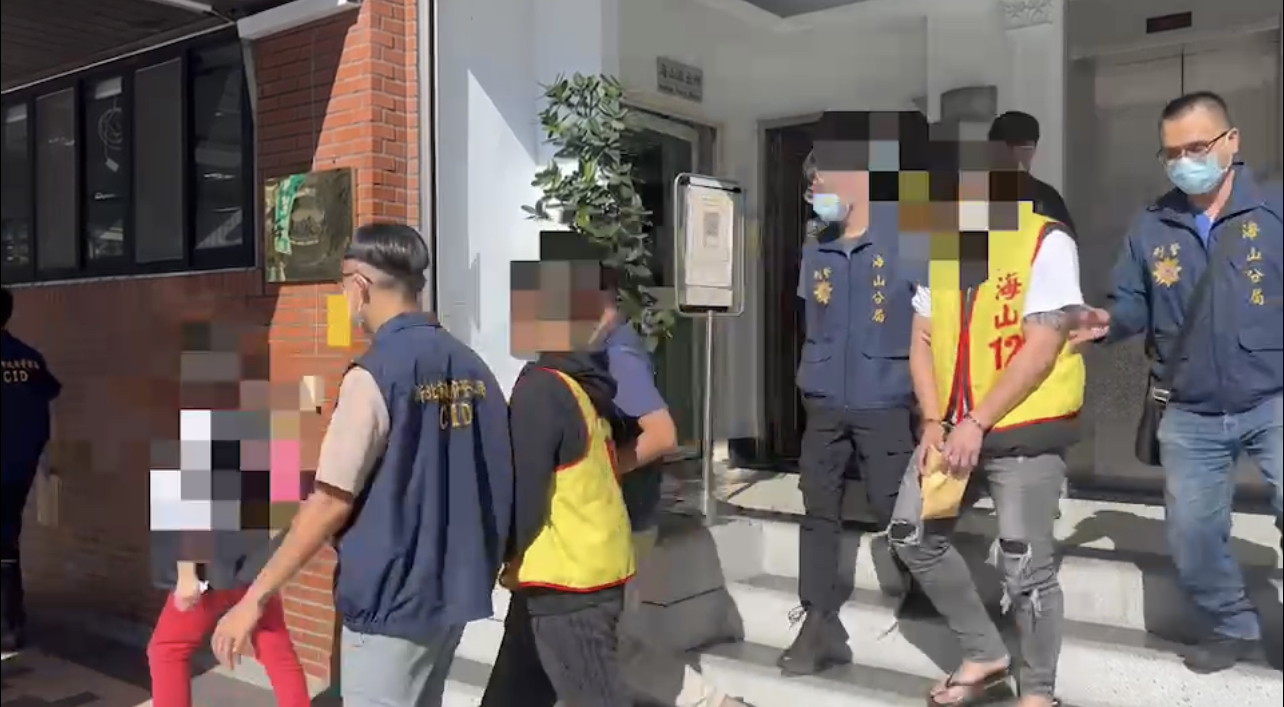 圖片說明:海山分局偵查隊將砸店犯嫌全數拘提到案。(記者戴昱弘翻攝)