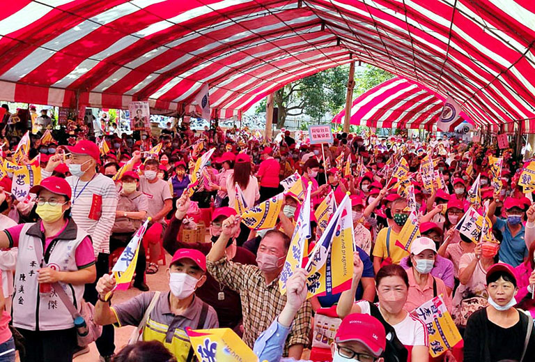 圖片說明:市議員李曉鐘競選總部成立,大批支持者前來致賀(圖/記者范文濱攝)