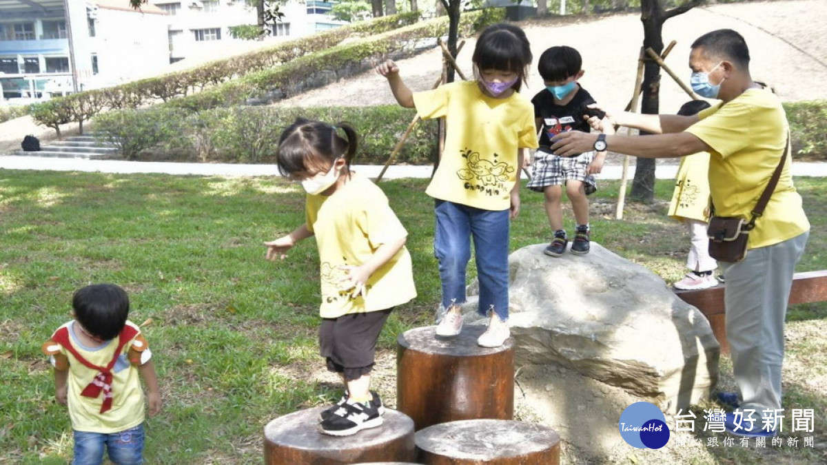 ▲岡山和平公園內設施老舊已不符合現代需求,高市府工務局投入約2,000萬元整建。(圖/記者 許高祥 翻攝)