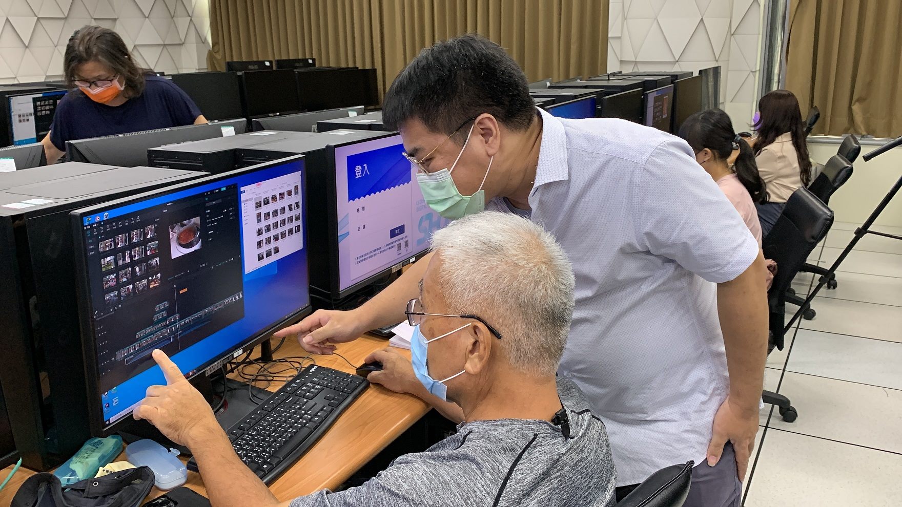 北市傳播局於今年舉辦6期免費影片培訓課程，教導市民學習腳本企劃到採訪報導等實用技能。