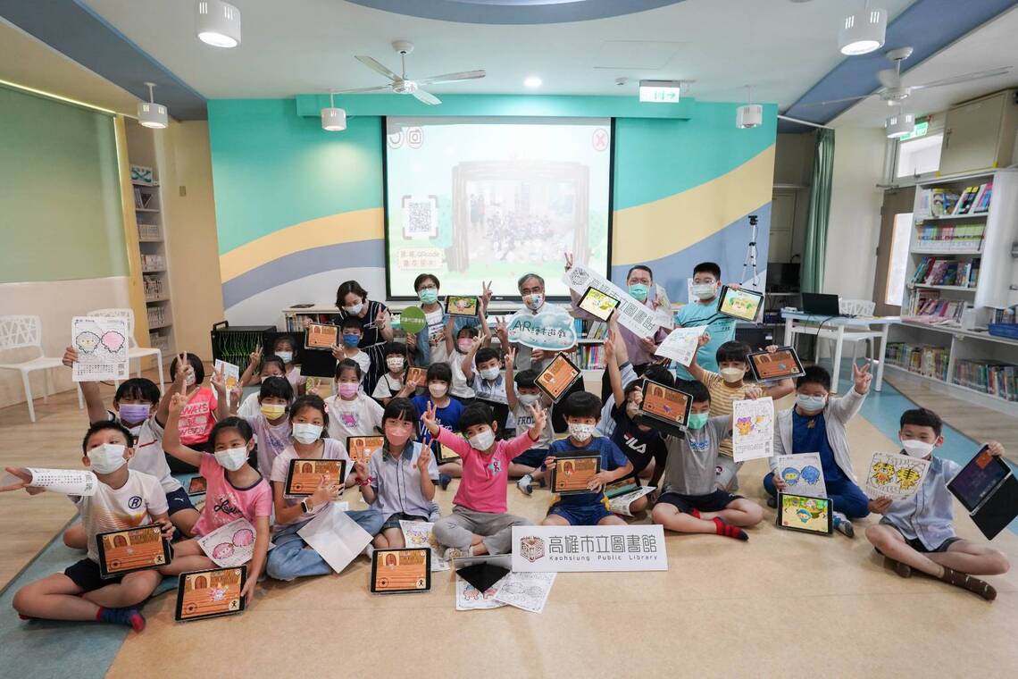 生生用平板、行動學習愛上閱讀 高市圖攜手河堤國小體驗閱讀元宇宙