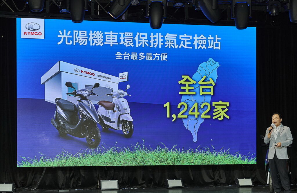 KYMCO精選四款「環境友好車」推出空前優惠,即日起至12月31日止只要42,200元,就可即刻擁有大受市場歡迎的GP125;搭載「GREEN POWER 環保芯引擎」的全新改版LIKE125兩款新環保機車,也享有汰舊最高優惠19,000元。