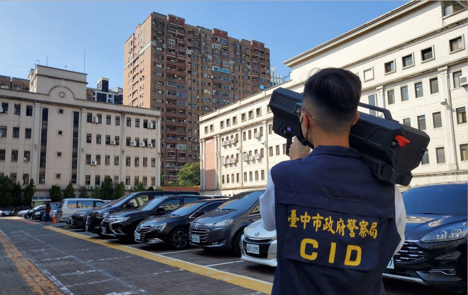 ▲警方無人機隊利用電波干擾器防制違法無人空拍機 (圖/台中市警察局 提供)