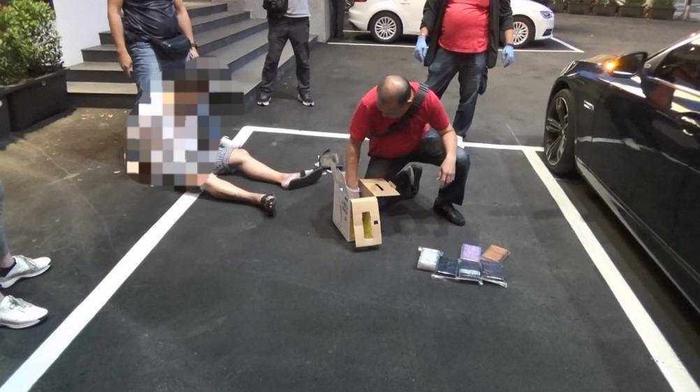 ▲霧峰警破獲毒品分裝場,現場緝獲江姓及黃姓2名犯嫌 (圖/台中霧峰分局 提供)