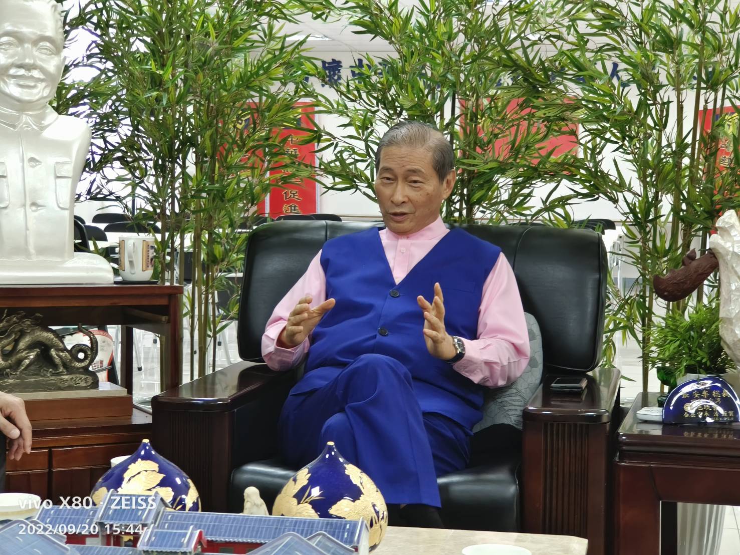 圖片說明:張安樂總裁認為,現在的執政黨要搞抗中保台,不承認「九二共識」在形式上拒絕承認自己是中國人,自失立場。(圖/專題小組攝)