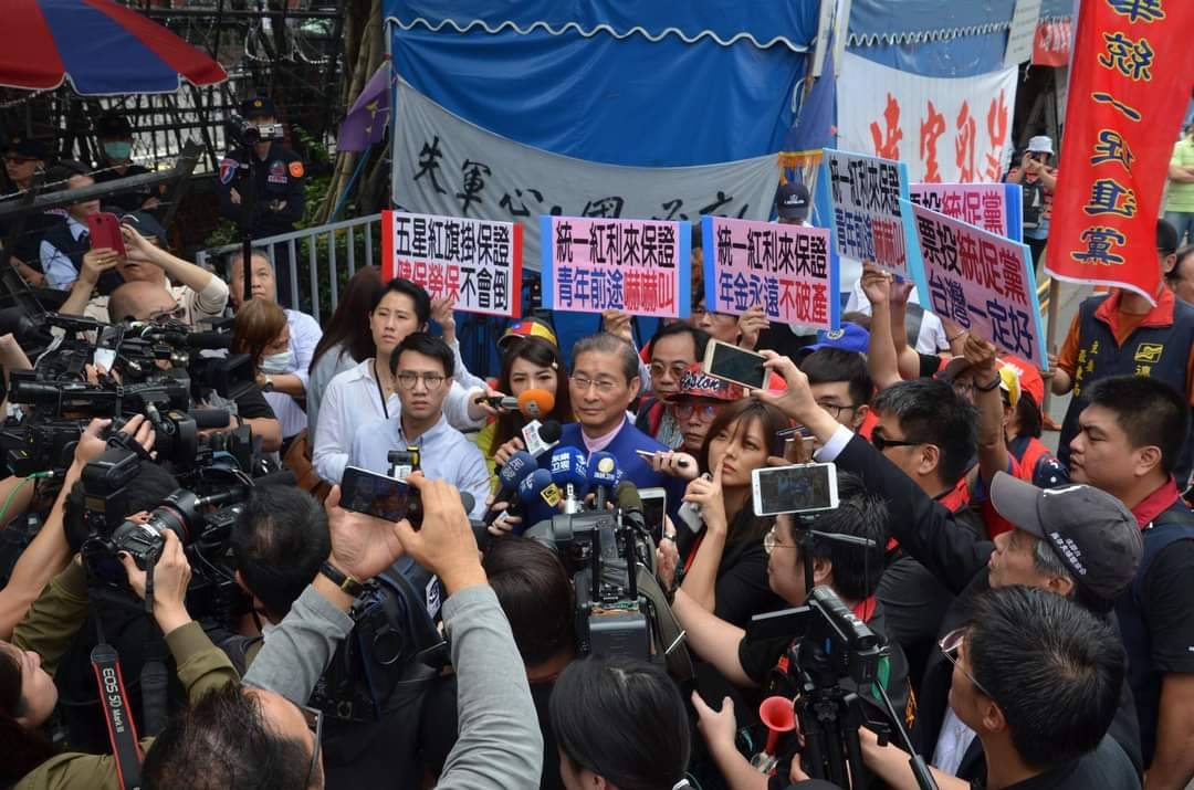 圖片說明:張安樂總裁指出,大陸對台輸入食品的管控調整,已經影響到非常多台灣的農特產品商家。(圖/翻攝自統促黨臉書)