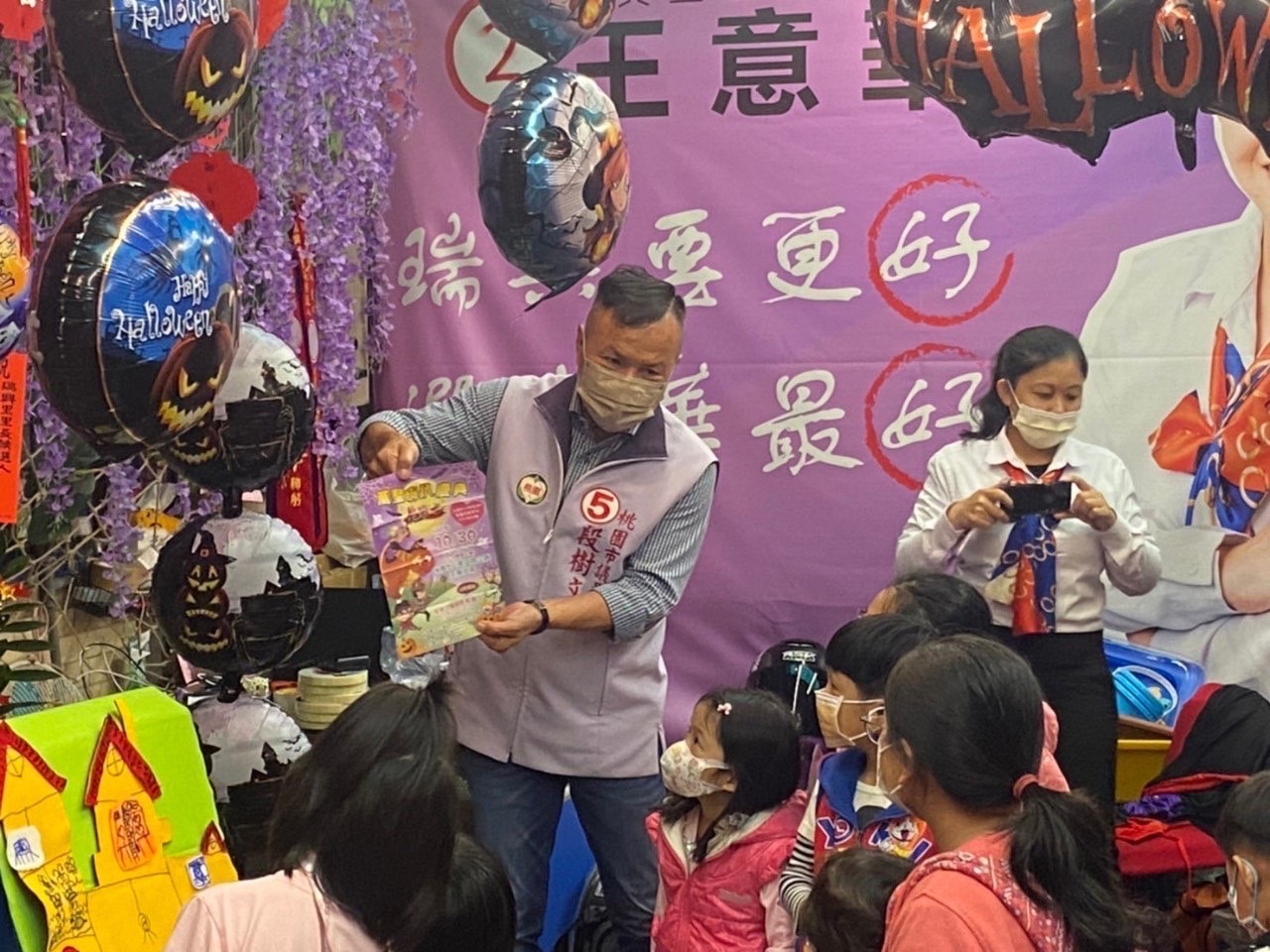 圖片說明:段樹文議員非常重視學校教育,經常到轄區學校視察並與學童互動。(圖/翻攝自段樹文粉絲團https://www.facebook.com/profile.php?id=100059787420523)