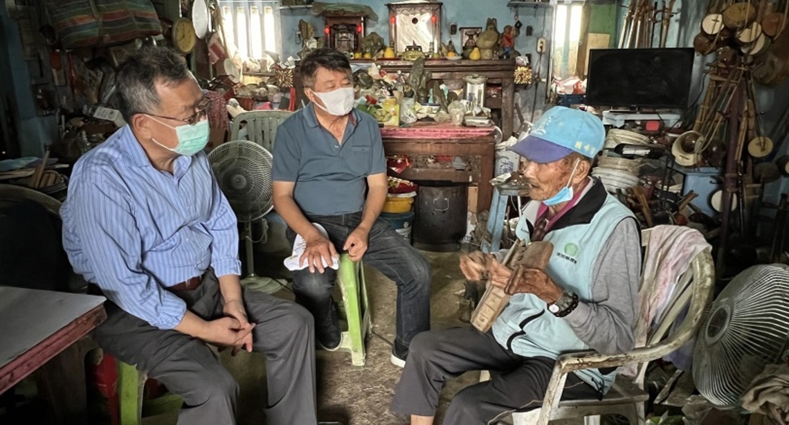 賴峰偉前往望安 拜訪人間國寶葉成仁   肯定褒歌傳唱 延續澎湖文化