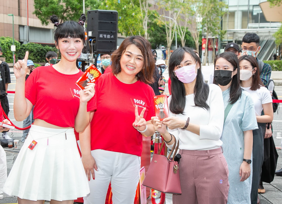 格力高台灣與泱泱和大家一起慶祝Pocky Day，準備了1111盒Pocky送給民眾，一同度過溫暖又快樂的1111 Pocky Day