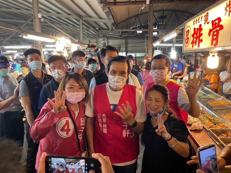 漾新聞|馬英九陪同邱于軒市場拜票 這一件事讓邱感到很貼心