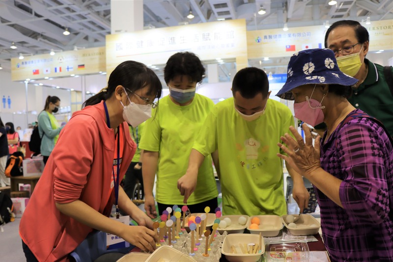 漾新聞|高市圖x小港醫院x育英醫專「樂齡玩趣閱讀」高雄展覽館樂活開展