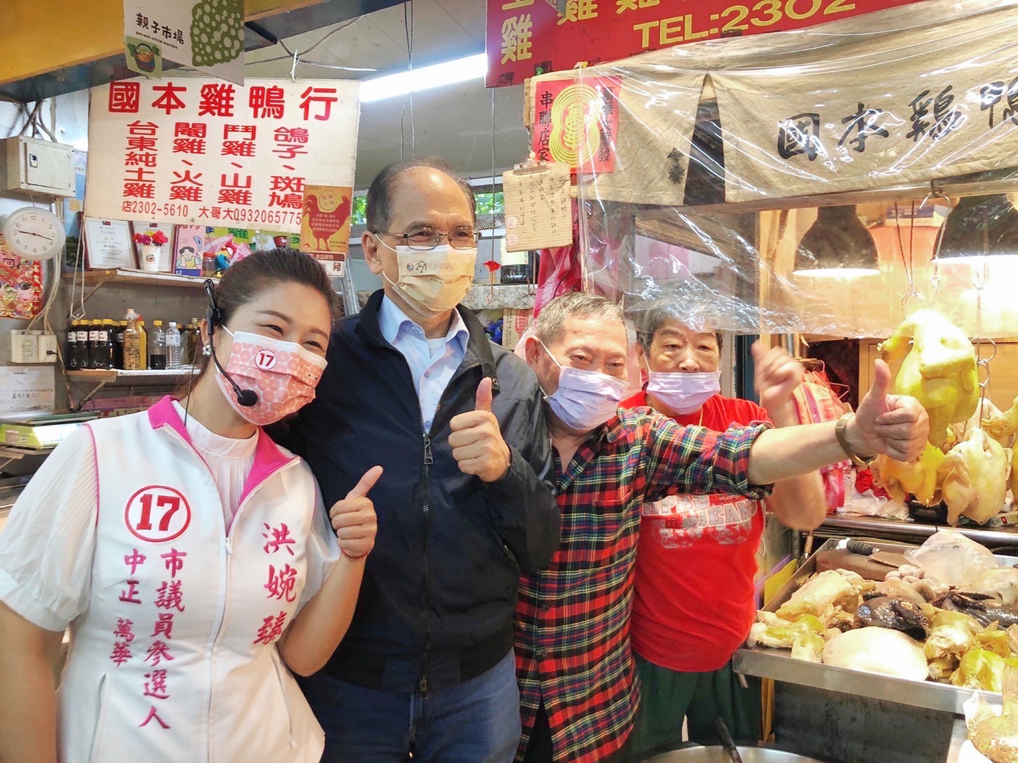 圖片說明:立法院院長游錫堃親赴萬華陪同子弟兵洪婉臻拜票。(圖/翻攝自洪婉臻臉書)