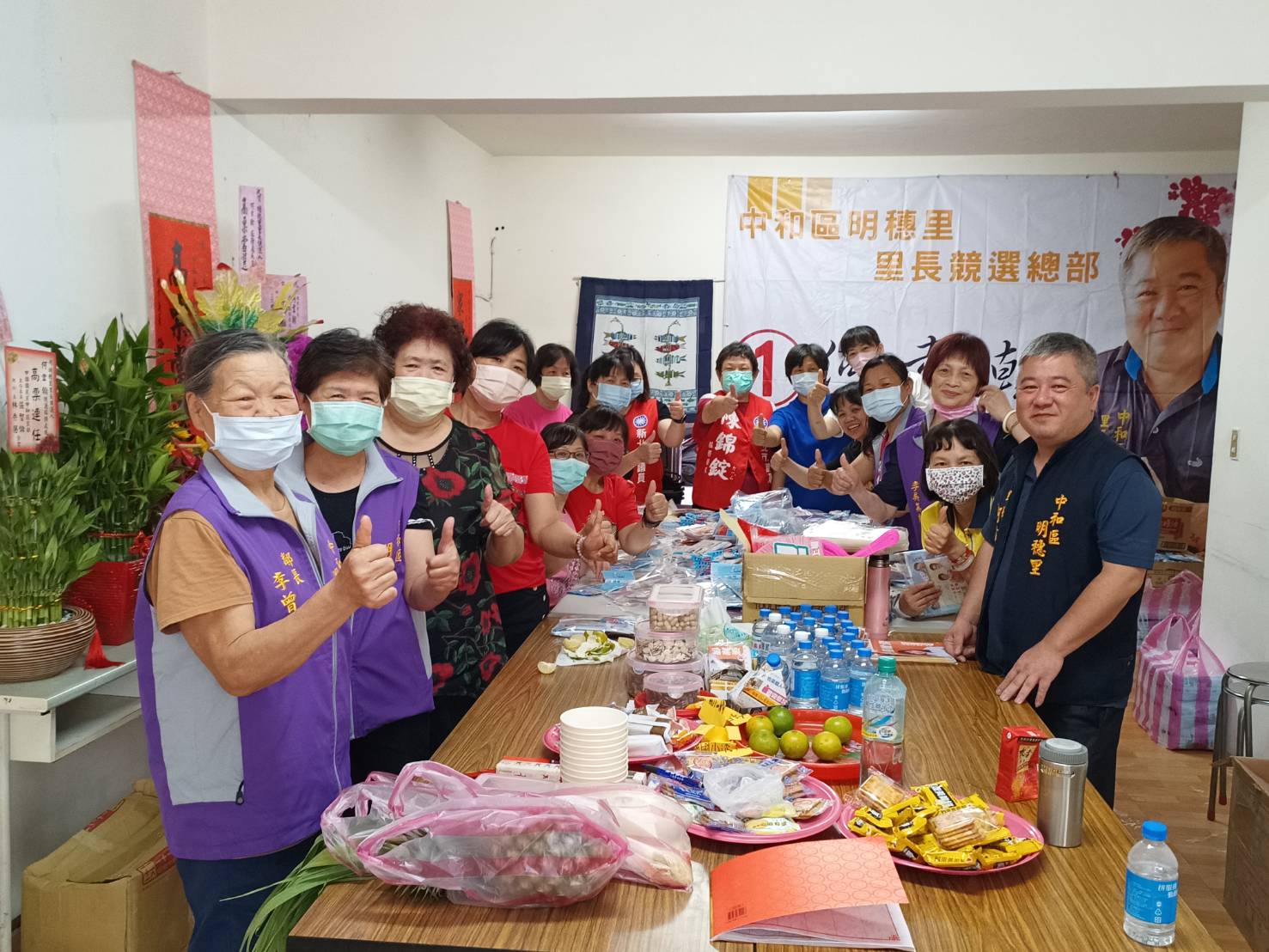 圖片說明:何韋翰里長位在民享街114巷的里民服務處經常高朋滿座、近悅遠來,笑聲滿堂。(記者 宋紹誠攝)