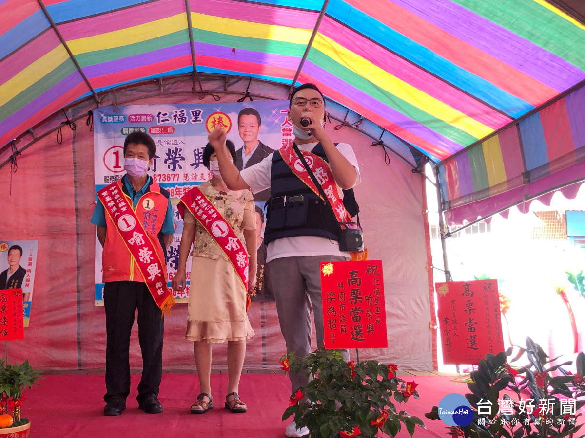 中壢區議員侯選人游智彬選情升級穿防彈衣跑行程(為里長候選人助講)