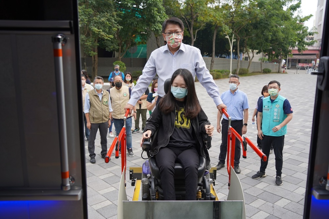無礙樂行屏安遊-屏東首輛大型無障礙巴士啟用 /波新聞