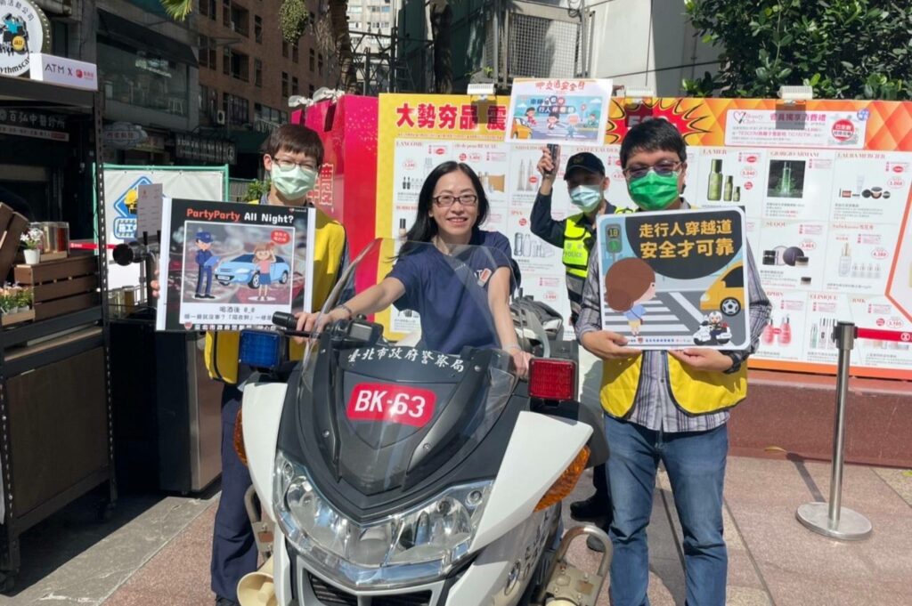 向民眾宣導走行人穿越道安全才可靠。