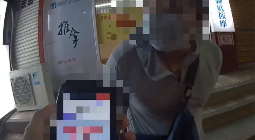 警方接獲報案,啟動線上警力,循逃逸方向圍捕,發現犯嫌後,立即逮獲