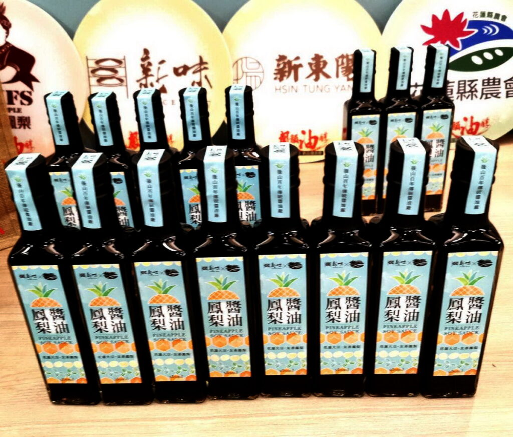 新東陽本著照顧小農、愛護臺灣,推薦好物的心,搭配本次鳳梨醬油,推出限量「新新相映 鳳華絕袋」