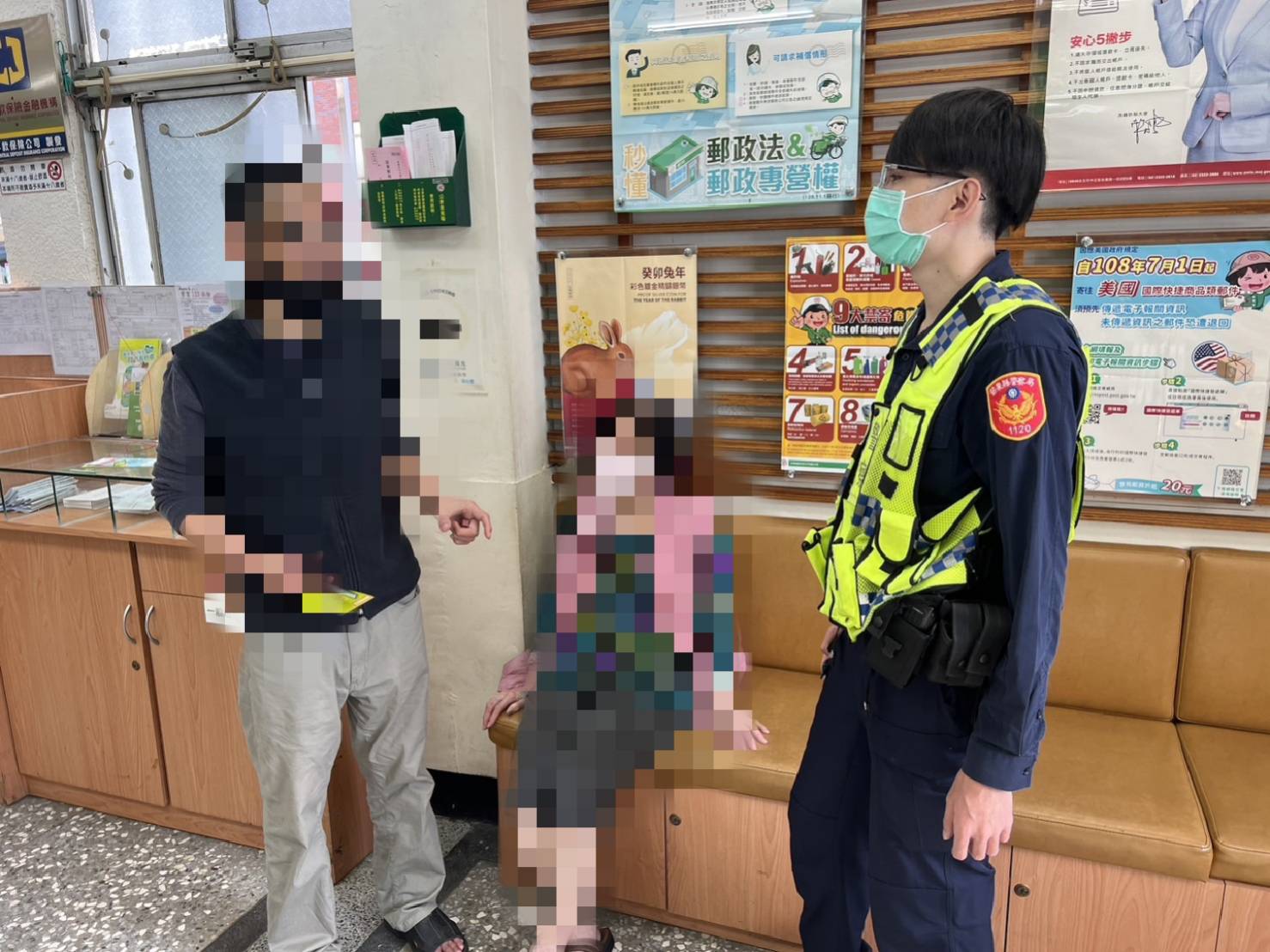 ▲吳男誤信網路「股票代客操盤」話術,差點搭上母親200萬元血汗錢,幸好員警與郵局行員聯手攔阻 (圖/苗栗縣警察局 提供)