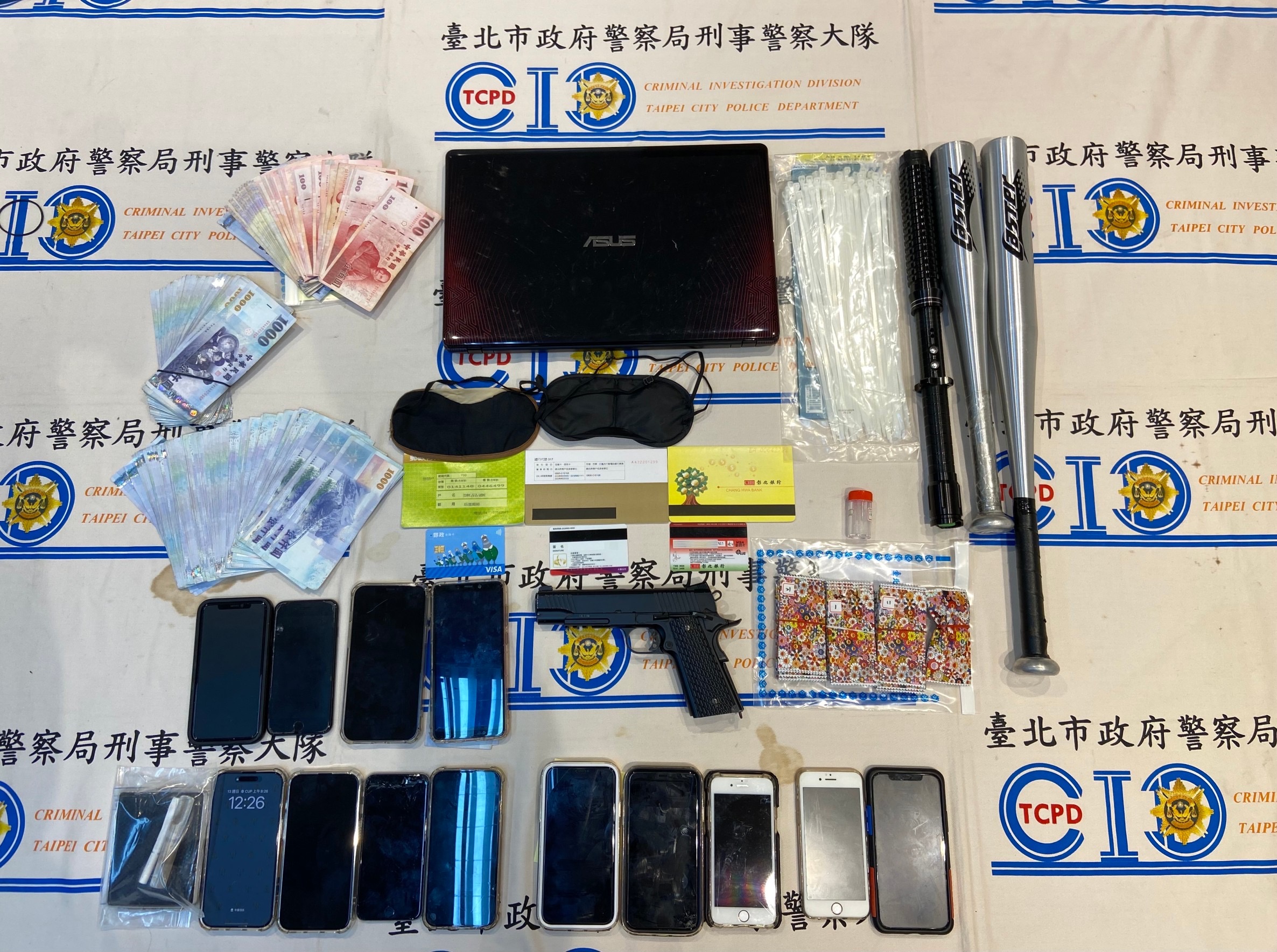 圖片說明:北市刑大現場查獲不法證物,並將持續追查幕後主嫌及共犯。(記者徐煜勝翻攝)
