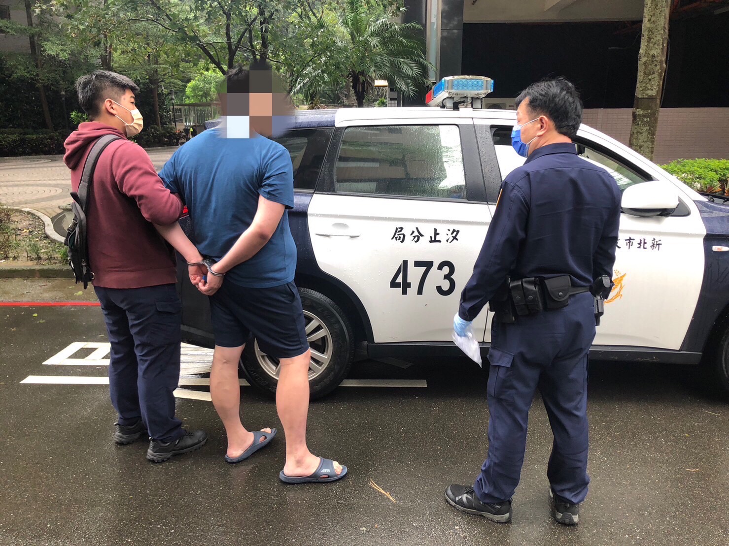 圖片說明:楊男詐騙得手千萬後食髓知味,汐止警埋伏以現行犯逮捕歸案。(記者徐煜勝翻攝)