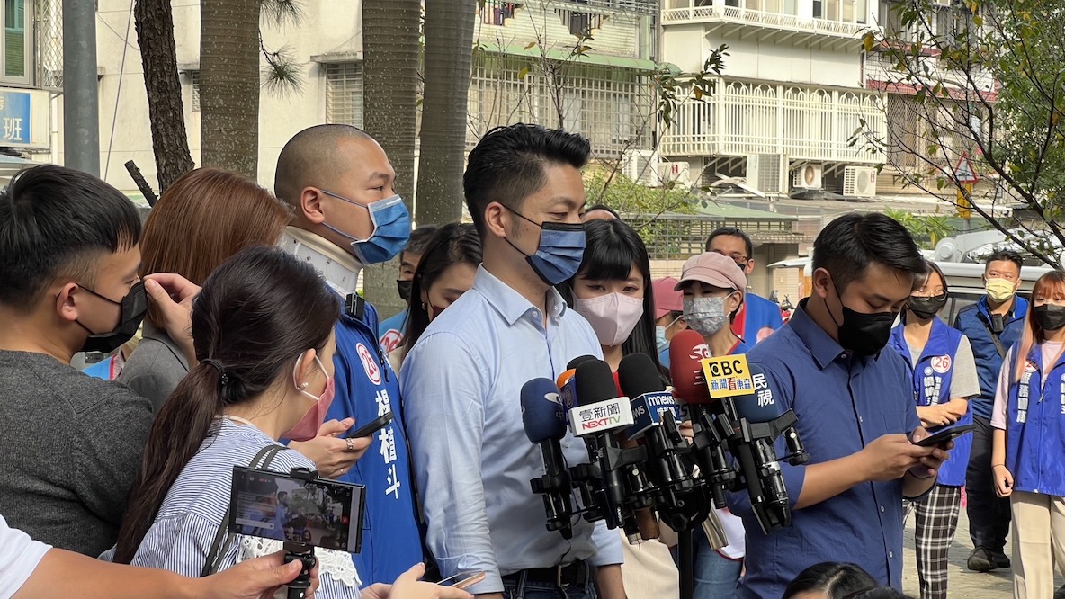 蔣萬安當選則張安樂當地下市長?反批:民進黨才走向黑金 16 國民黨台北市長候選人蔣萬安15日下午針對民進黨中常委黃承國批蔣當選後,張安樂當地下市長,蔣反擊民進黨走向黑金才是事實。